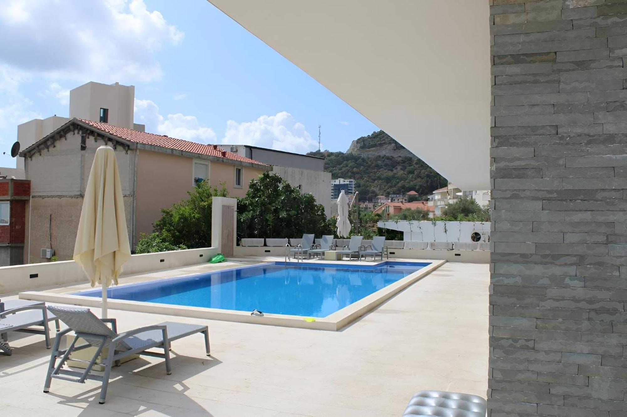 Elia 3* Budva